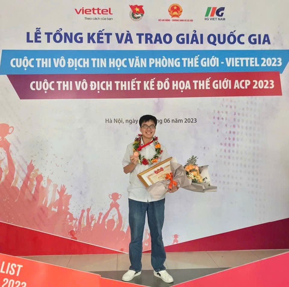 nam sinh Đại học FPT