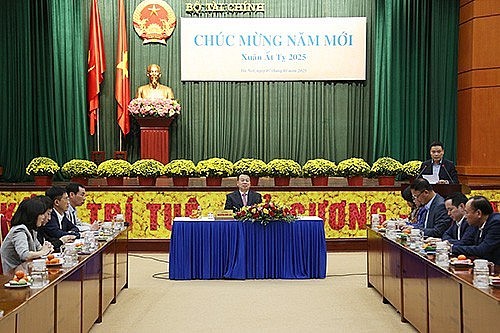 Thu ngân sách Nhà nước ước đạt hơn 2 triệu tỷ đồng năm 2024