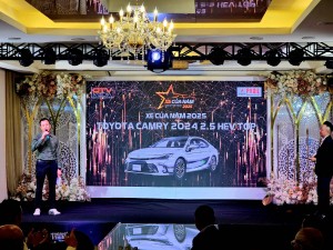 Toyota Camry 2.5 HEV TOP dành danh hiệu Xe của năm 2025