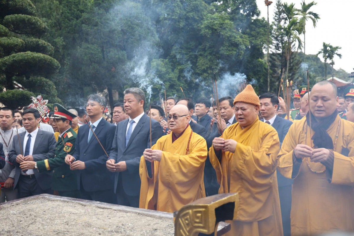 Di tích quốc gia đặc biệt Quần thể Hương Sơn (chùa hương) được công nhận là khu du lịch cấp thành phố