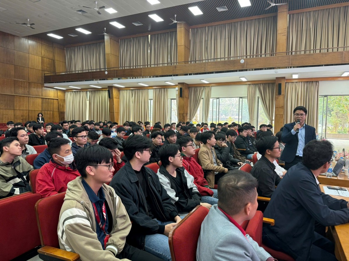 Hơn 200 thí sinh tham dự cuộc thi Thiết kế Máy tự động hóa 2025