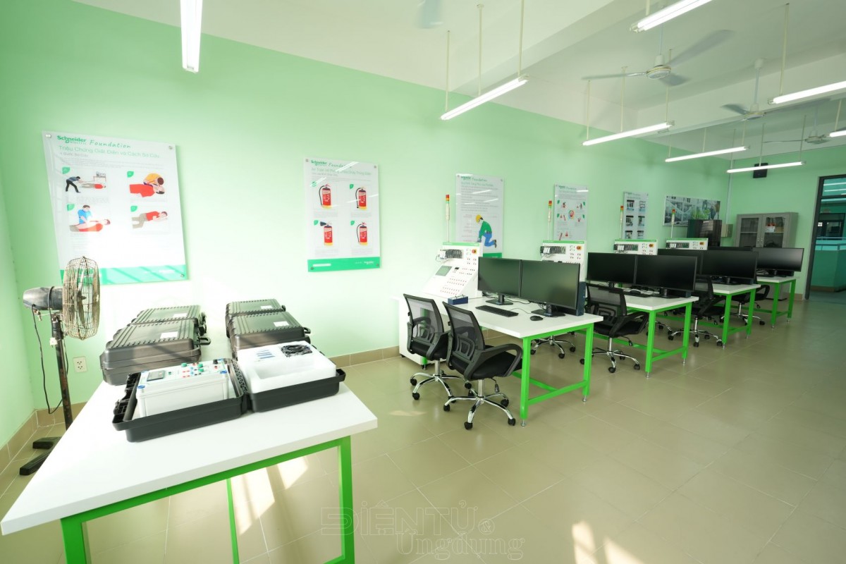 Center of Excellence hứa hẹn sẽ đào tạo 45.000 kỹ sư trong vòng 5 năm tới