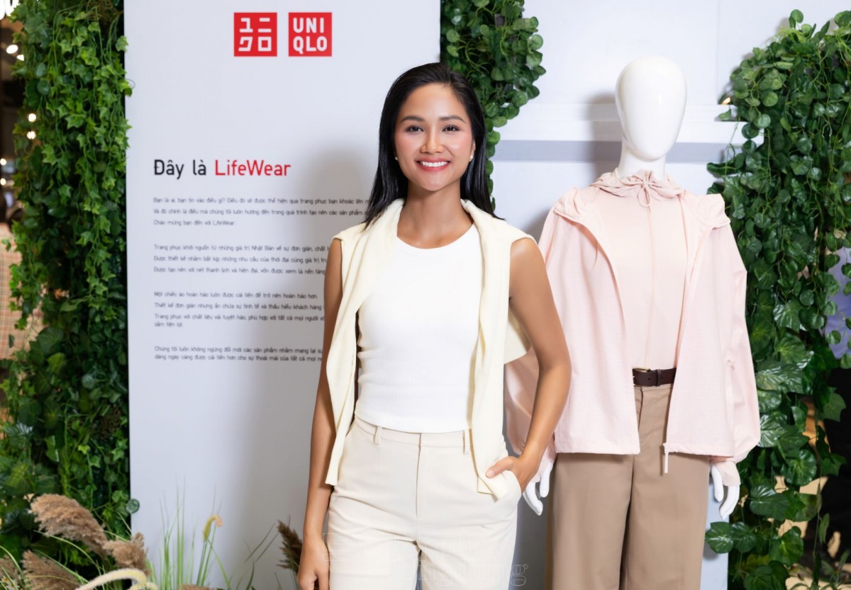 UNIQLO ra mắt BST LifeWear Xuân/Hè 2025 với chủ đề Khoảnh Khắc Rực Rỡ