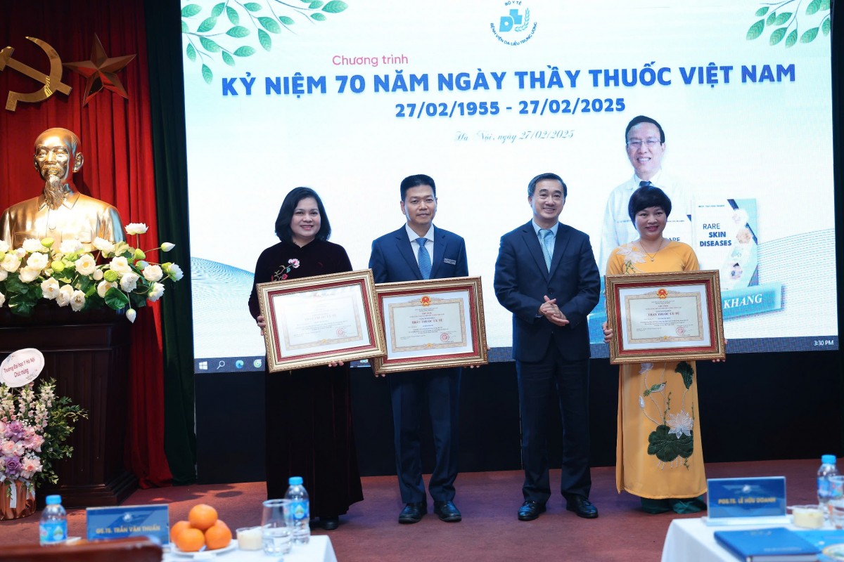 Bệnh viện Da liễu Trung ương vinh danh các Thầy thuốc Ưu tú