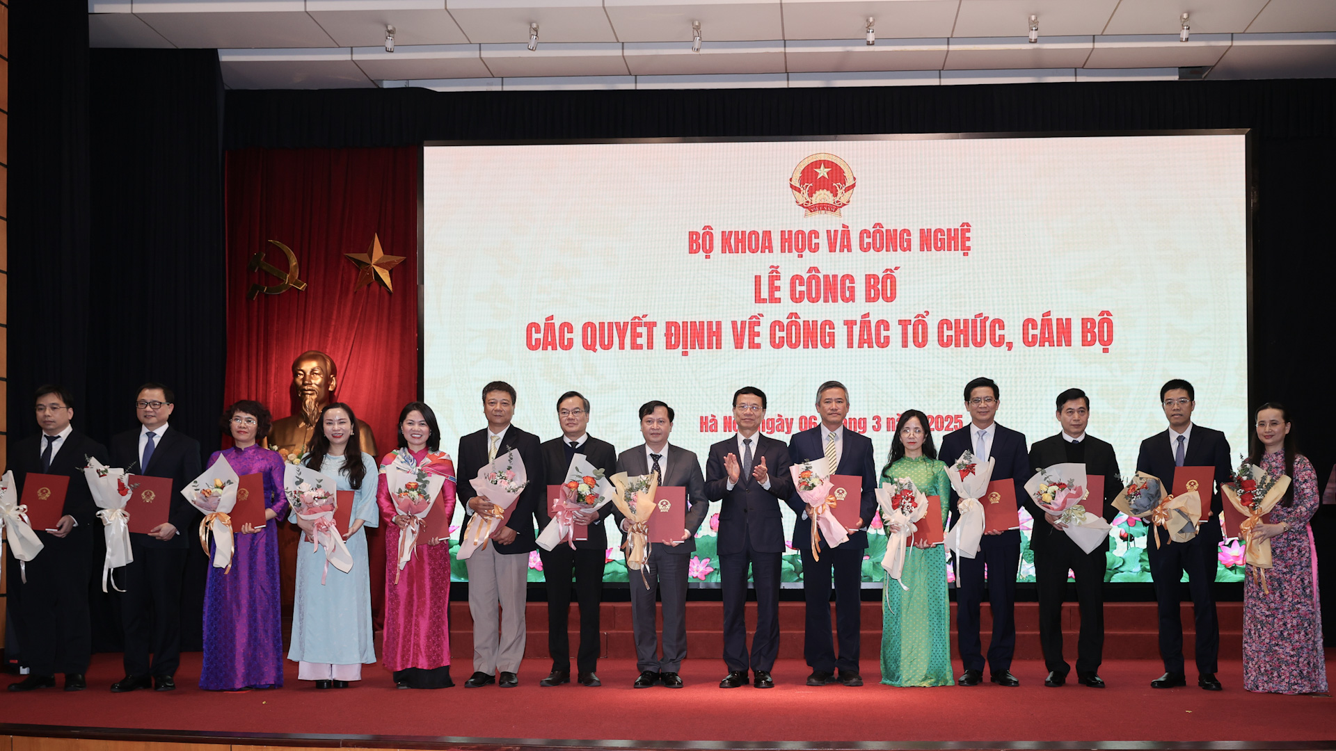 Bộ KH&amp;CN công bố các quyết định về công tác tổ chức, cán bộ- Ảnh 3.