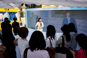 UNIQLO mang trải nghiệm chống tia UV đến Bưu điện Thành phố