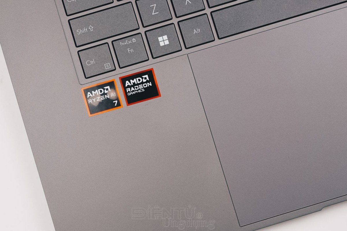 ASUS trình làng mẫu laptop Zenbook mỏng nhẹ mới