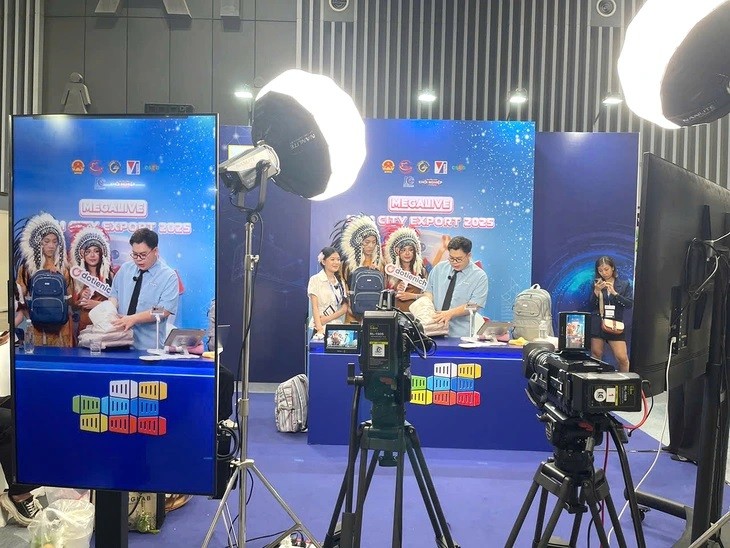 Đẩy mạnh xuất khẩu đặc sản Việt Nam qua thương mại điện tử: Cơ hội và thách thức