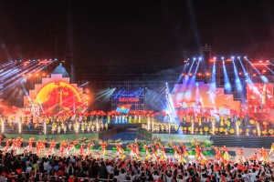 Hoành tráng chương trình chính luận nghệ thuật 