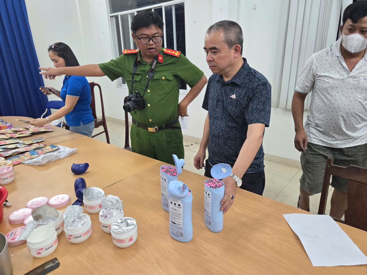 Phát hiện hơn 4,2kg ma túy giấu trong 26 hộp thực phẩm chức năng tại Sân bay Nội Bài