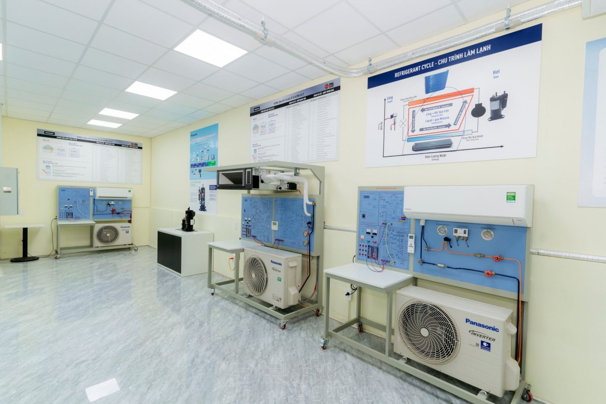Trường Đại học Công nghiệp TP.HCM tiếp nhận Trung tâm giải pháp HVAC từ Panasonic