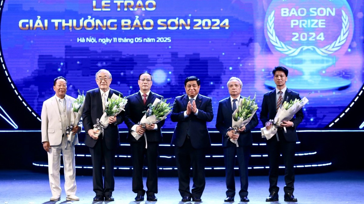 Phó Thủ tướng Nguyễn Chí Dũng trao Giải thưởng Bảo Sơn 2024 cho 4 công trình khoa học xuất sắc