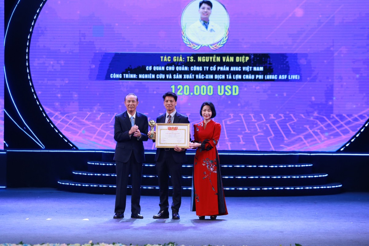 Phó Thủ tướng Nguyễn Chí Dũng trao Giải thưởng Bảo Sơn 2024 cho 4 công trình khoa học xuất sắc