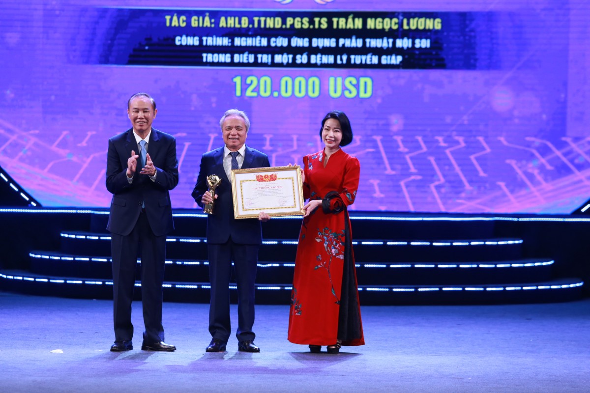 Phó Thủ tướng Nguyễn Chí Dũng trao Giải thưởng Bảo Sơn 2024 cho 4 công trình khoa học xuất sắc