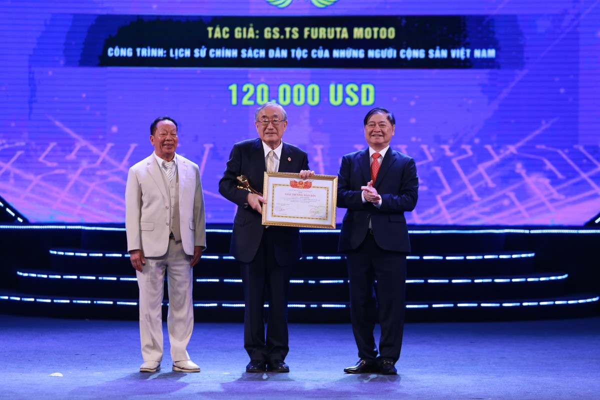 Phó Thủ tướng Nguyễn Chí Dũng trao Giải thưởng Bảo Sơn 2024 cho 4 công trình khoa học xuất sắc