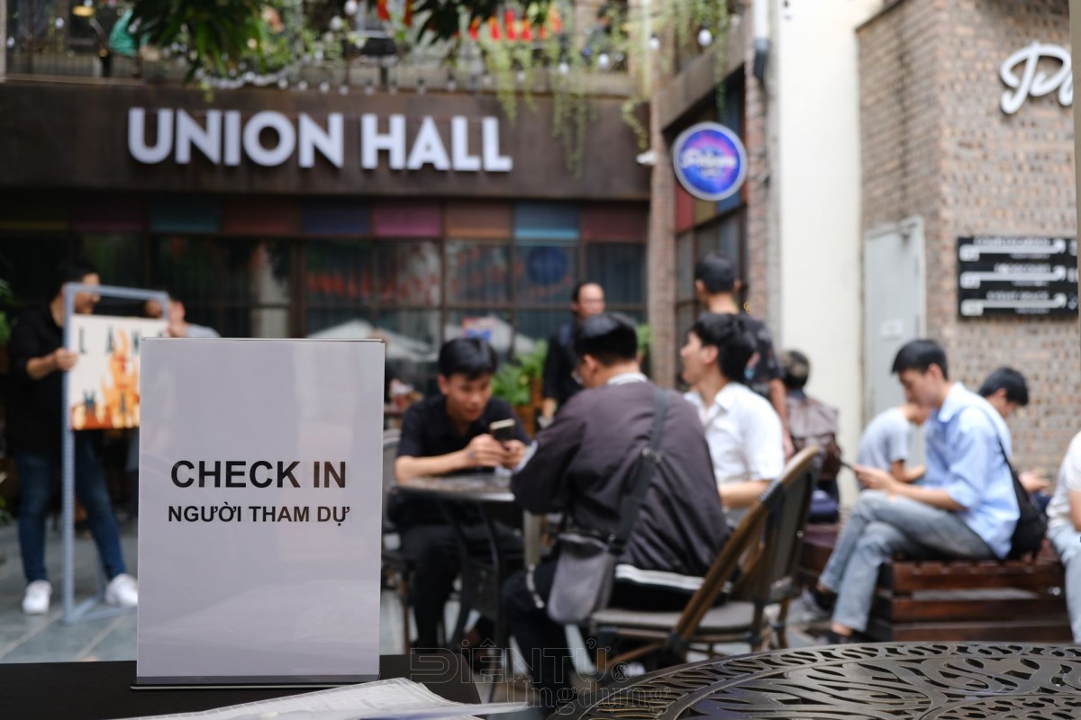 Cùng Bức Tường ‘GẠCH’ nối tâm hồn