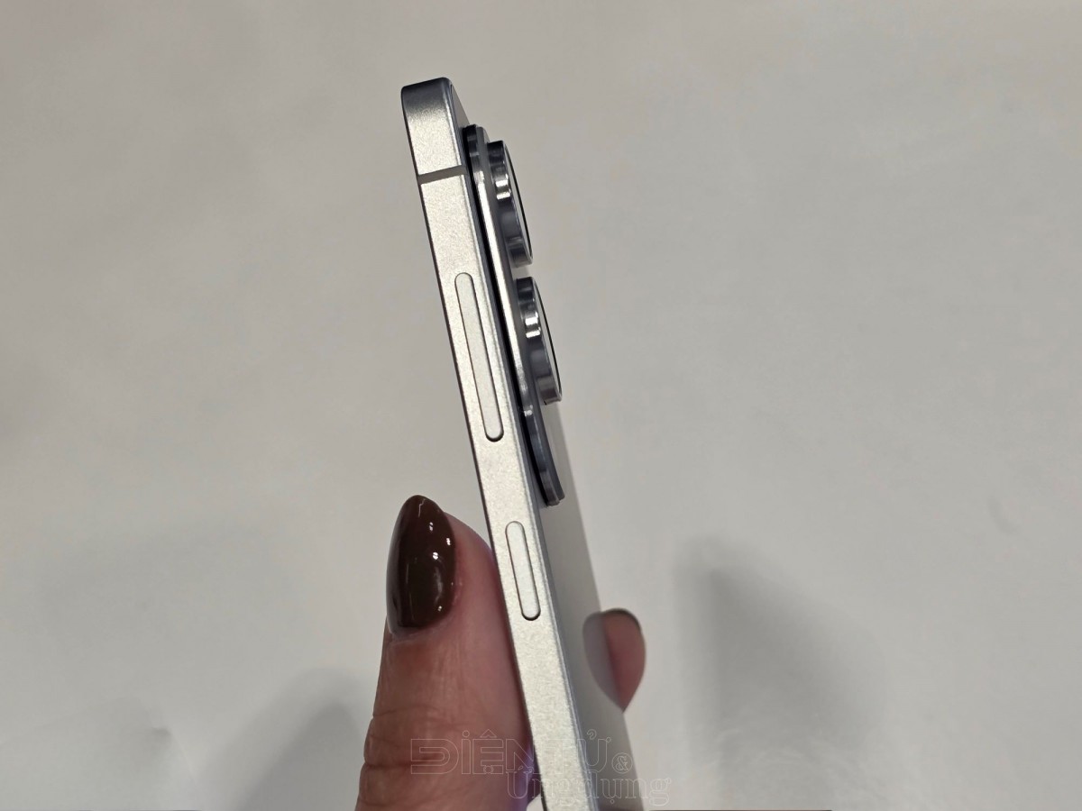 Trên tay Galaxy S25 Edge
