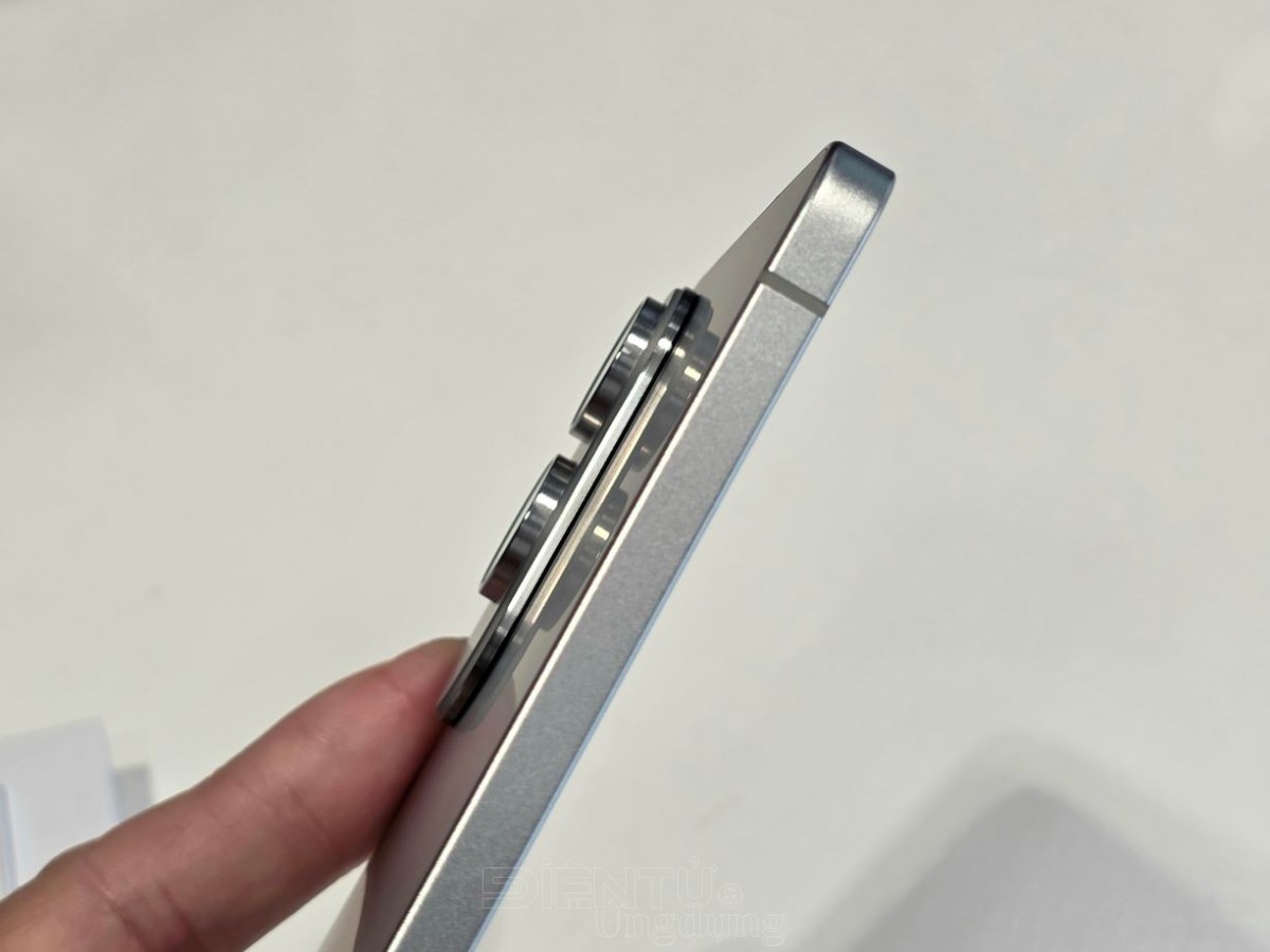 Trên tay Galaxy S25 Edge