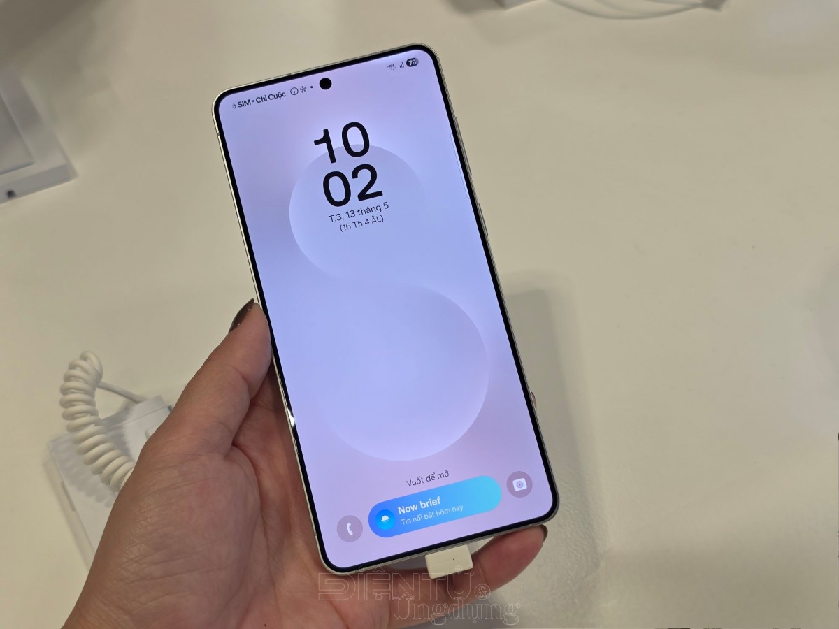 Trên tay Galaxy S25 Edge