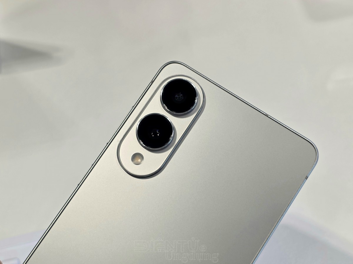 Trên tay Galaxy S25 Edge