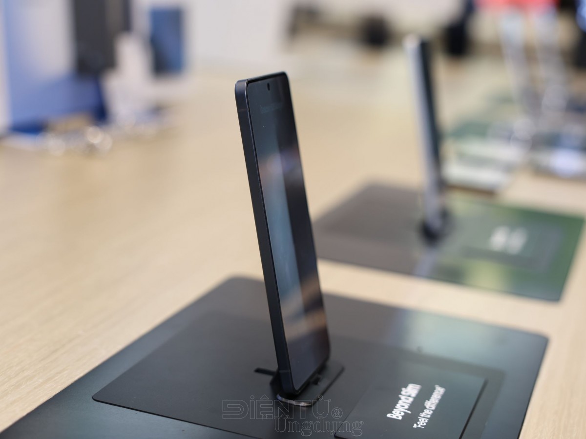 Trên tay Galaxy S25 Edge Trên tay Galaxy S25 Edge