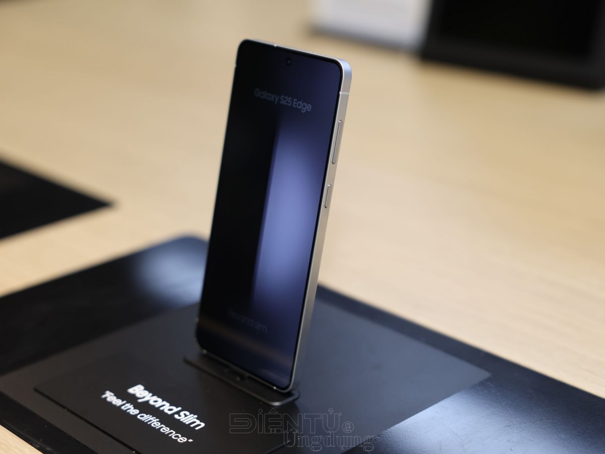 Trên tay Galaxy S25 Edge Trên tay Galaxy S25 Edge