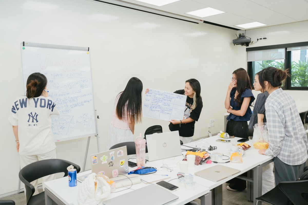 Sinh viên truyền thông thực chiến 35 giờ xây dựng chiến dịch cùng doanh nghiệp lớn Sinh viên truyền thông thực chiến 35 giờ xây dựng chiến dịch cùng doanh nghiệp lớn