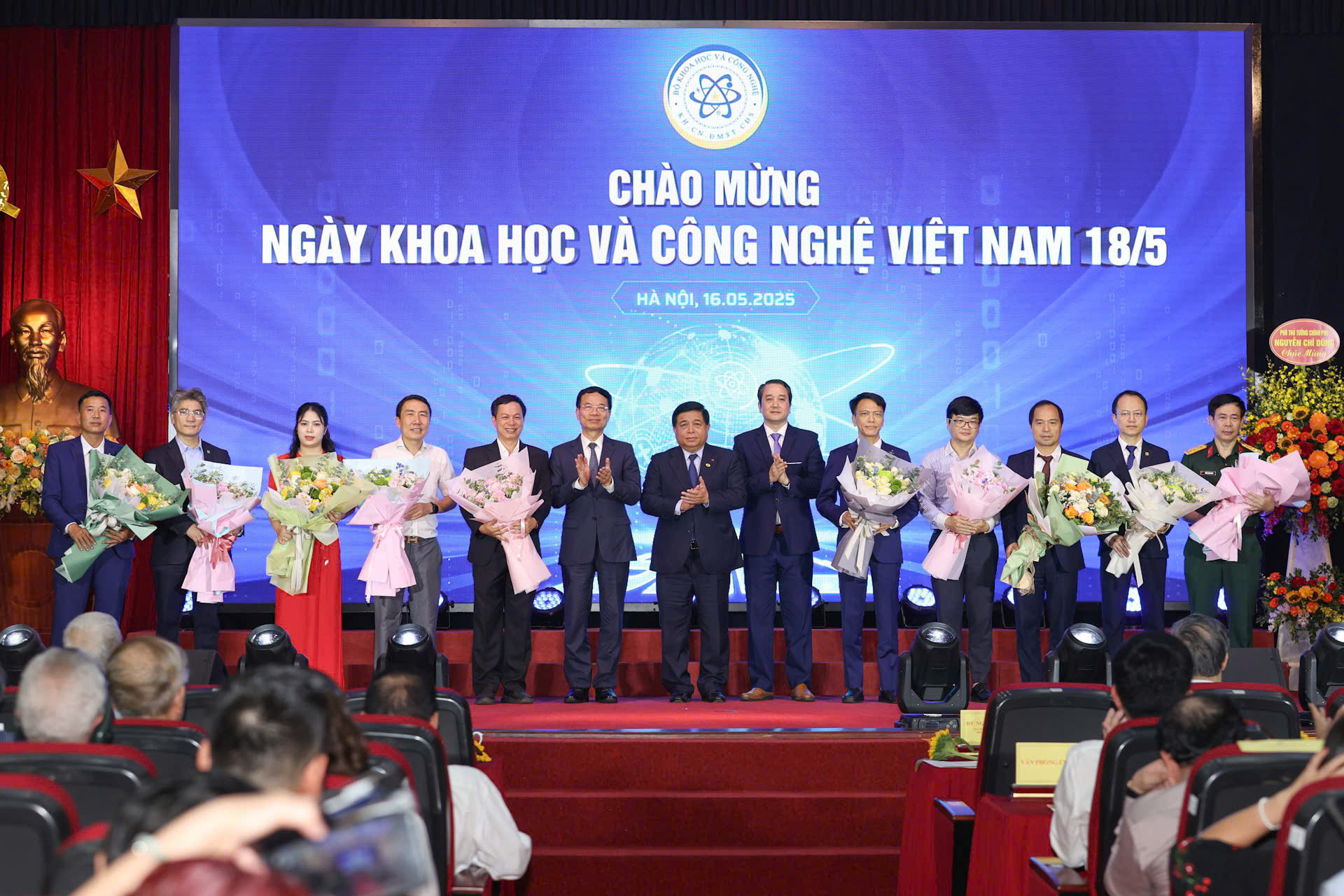 Chào mừng Ngày Khoa học và Công nghệ Việt Nam 2025: Hành trình phát triển và đổi mới Chào mừng Ngày Khoa học và Công nghệ Việt Nam 2025: Hành trình phát triển và đổi mới