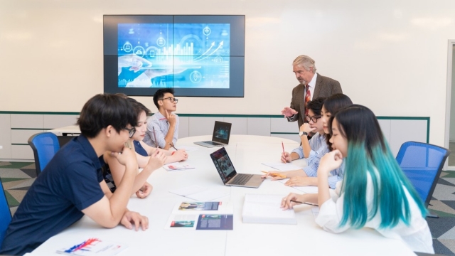 Ngành khoa học dữ liệu và phân tích kinh doanh dẫn đầu xu hướng việc làm đến 2030