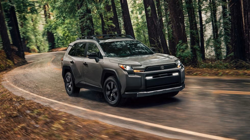 Toyota RAV4 2026 chính thức khai tử động cơ xăng: Quyết định táo bạo hay bước đi tất yếu?