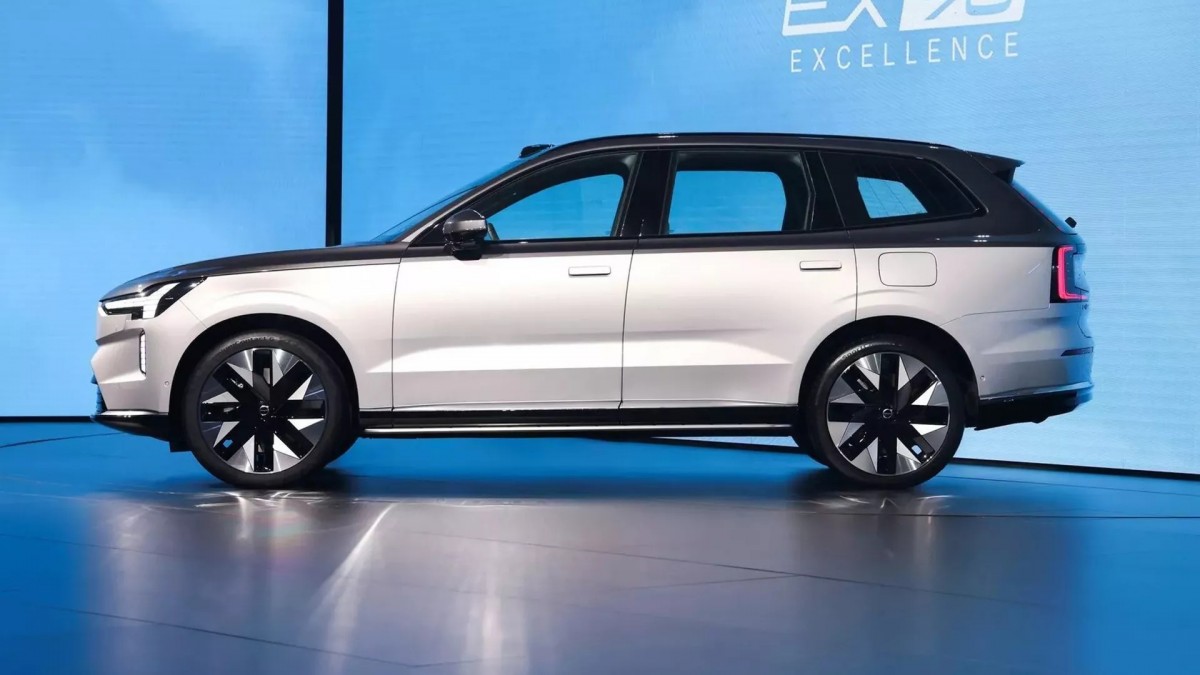 Google xác nhận tích hợp Gemini AI lên xe Volvo, thách thức Apple CarPlay Google xác nhận tích hợp Gemini AI lên xe Volvo, thách thức Apple CarPlay