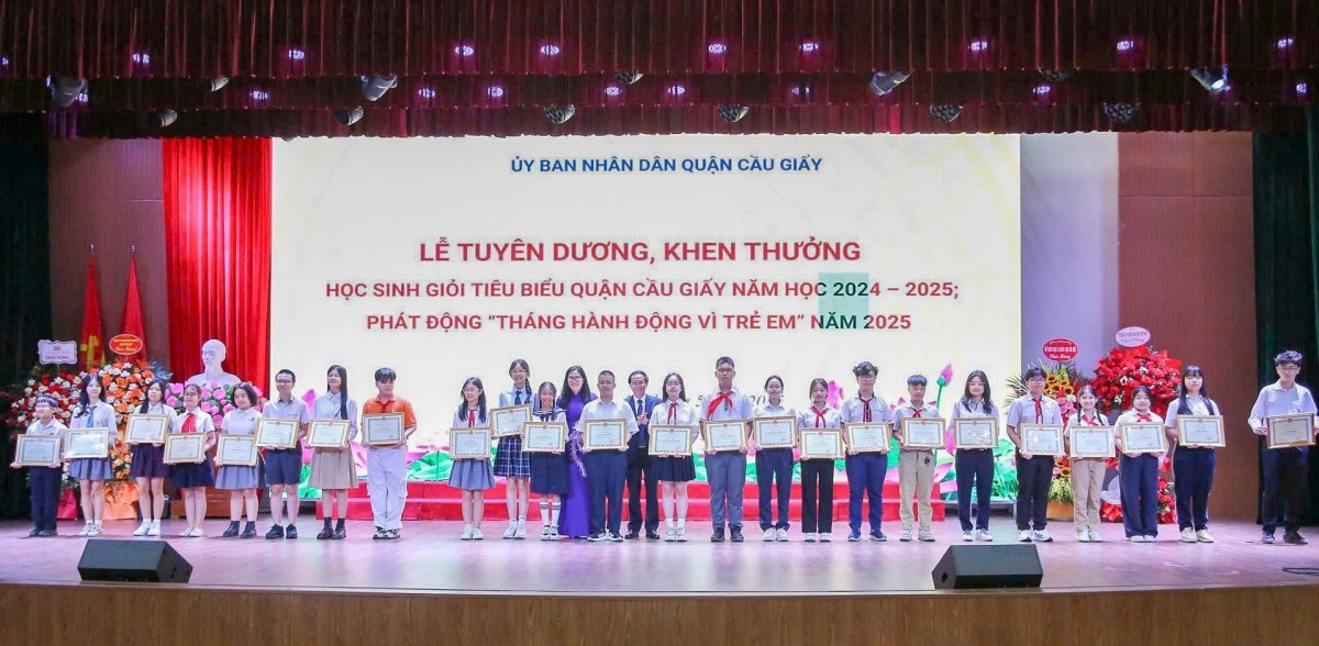 Quận Cầu Giấy tuyên dương học sinh giỏi năm 2024-2025