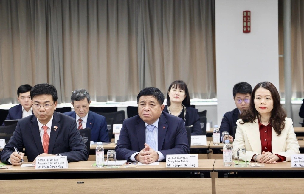 Phó thủ tướng mời doanh nghiệp Nhật sớm đầu tư bán dẫn tại Việt Nam Phó thủ tướng mời doanh nghiệp Nhật sớm đầu tư bán dẫn tại Việt Nam