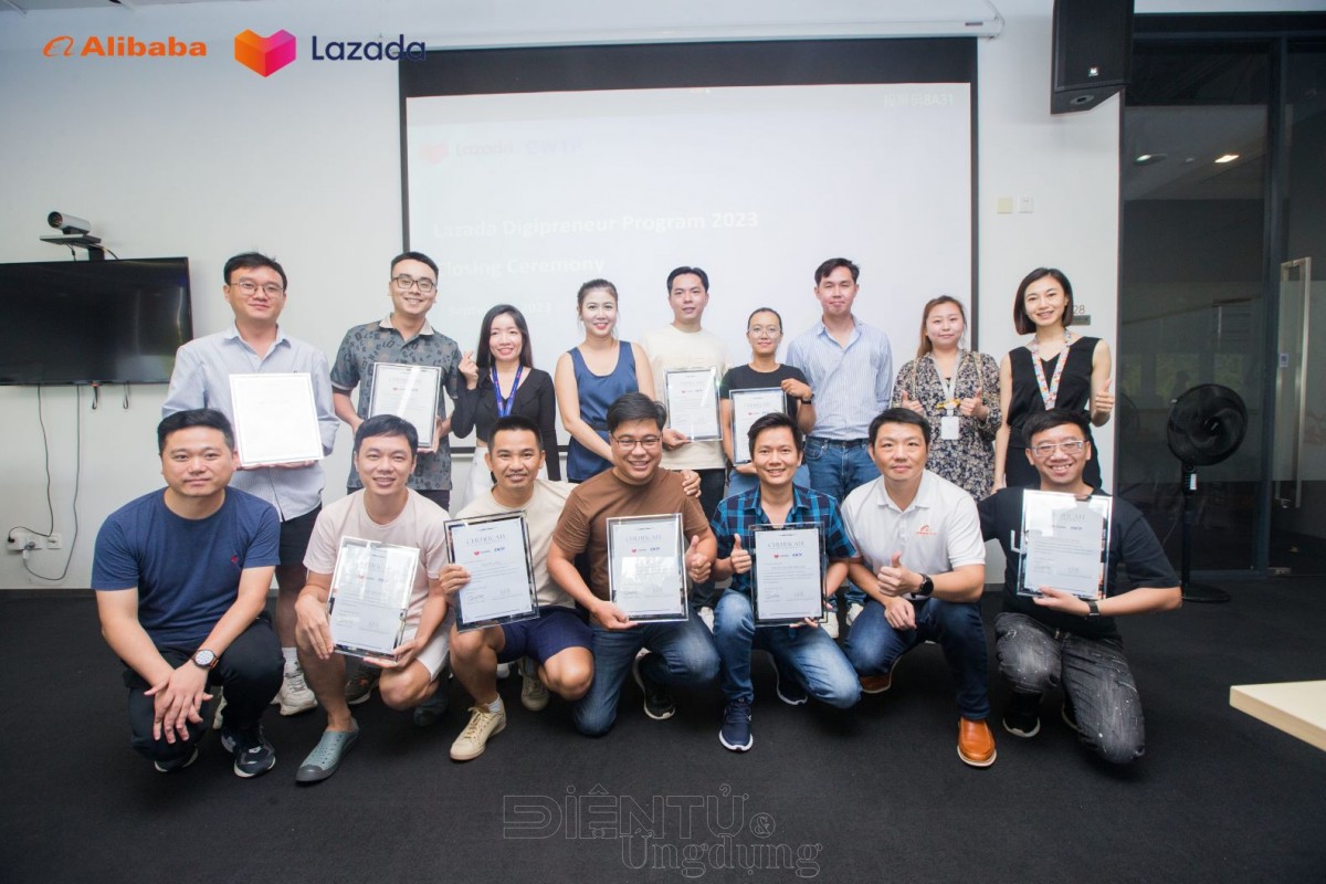 Từ mẹ bỉm “tay ngang” đến nhà bán hàng thành công Từ mẹ bỉm “tay ngang” đến nhà bán hàng thành công