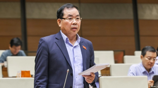 Đại biểu đề nghị dừng luật Đấu thầu, Bộ trưởng nói sẽ 