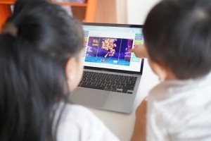 Làm thế nào để có thể cùng con tận hưởng mùa hè an toàn trên không gian mạng?