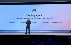 GitHub Copilot là gì? Vì sao nên sử dụng GitHub Copilot AI Agent: Từ trợ lý lập trình đến đồng nghiệp tự động