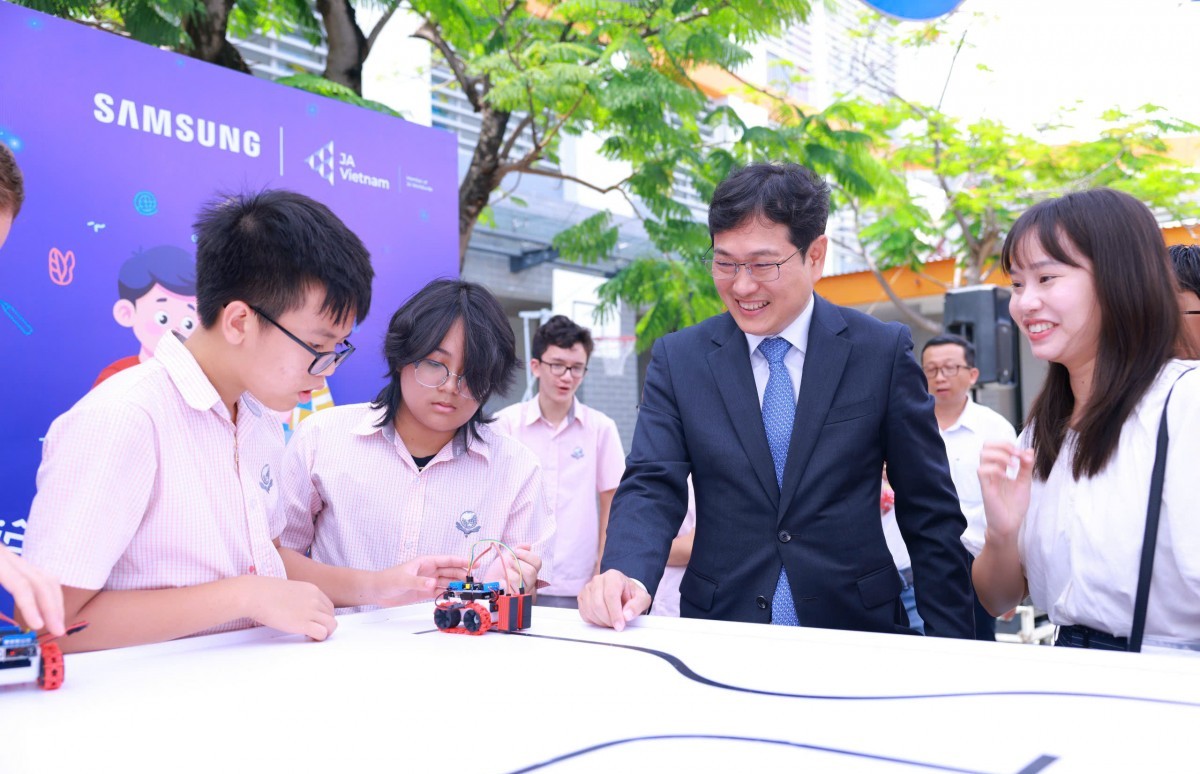 Samsung Solve for Tomorrow 2025 phát động tại TP.HCM, kỳ vọng tiếp cận 50.000 học sinh phía Nam