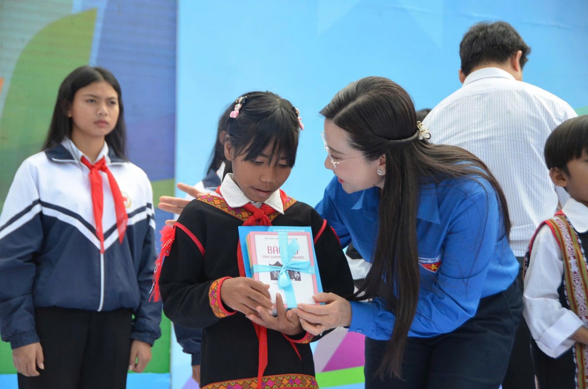 Chiến dịch Thanh niên tình nguyện hè 2025 đẩy mạnh ứng dụng AI, chuyển đổi số Chiến dịch Thanh niên tình nguyện hè 2025 đẩy mạnh ứng dụng AI, chuyển đổi số