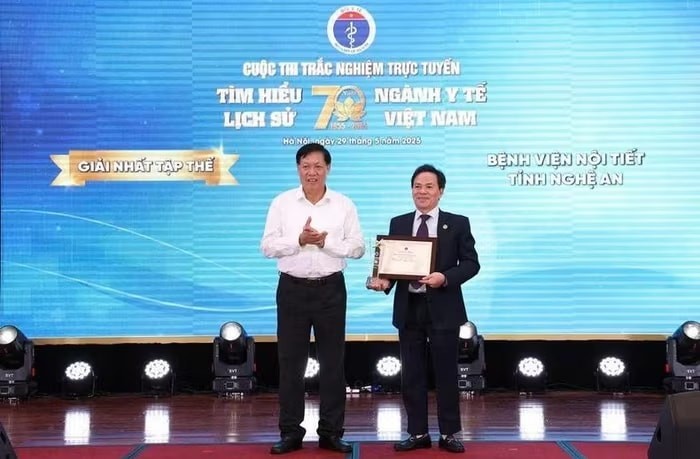 Trao giải cuộc thi tìm hiểu 70 năm ngành Y tế Việt Nam