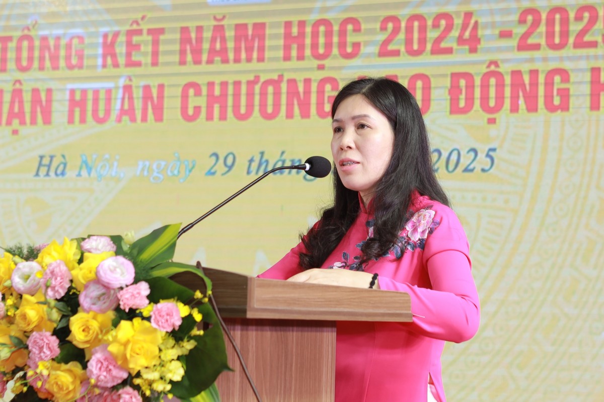 Trường THCS Cầu Giấy đón nhận Huân chương Lao động hạng Ba, khẳng định vị thế tiên phong giáo dục Thủ đô