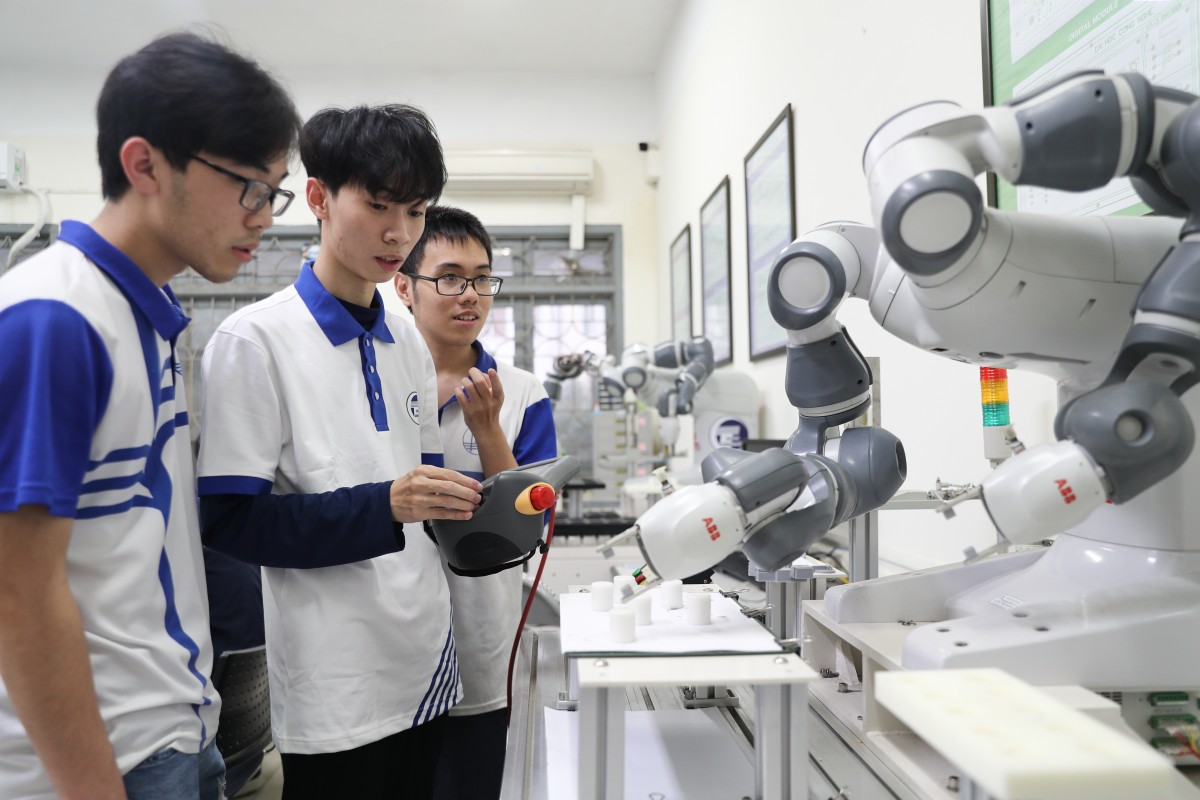 Trường Đại học Công nghệ – ĐHQGHN tăng chỉ tiêu, mở 4 ngành mới: Cơ hội mở rộng, áp lực nâng chất