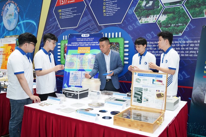 Tuyển sinh năm 2025 tại Đại học Công nghệ – ĐHQGHN: Tăng chỉ tiêu, mở ngành mới, đối mặt áp lực chất lượng