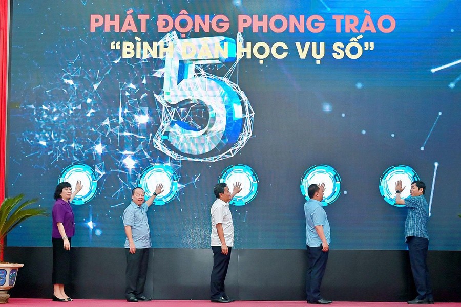 Gia Lai phát động phong trào “Bình dân học vụ số” đưa công nghệ số đến với người dân