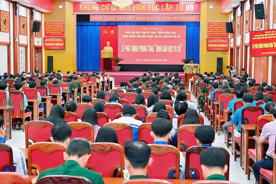 Gia Lai phát động phong trào “Bình dân học vụ số” đưa công nghệ số đến với người dân