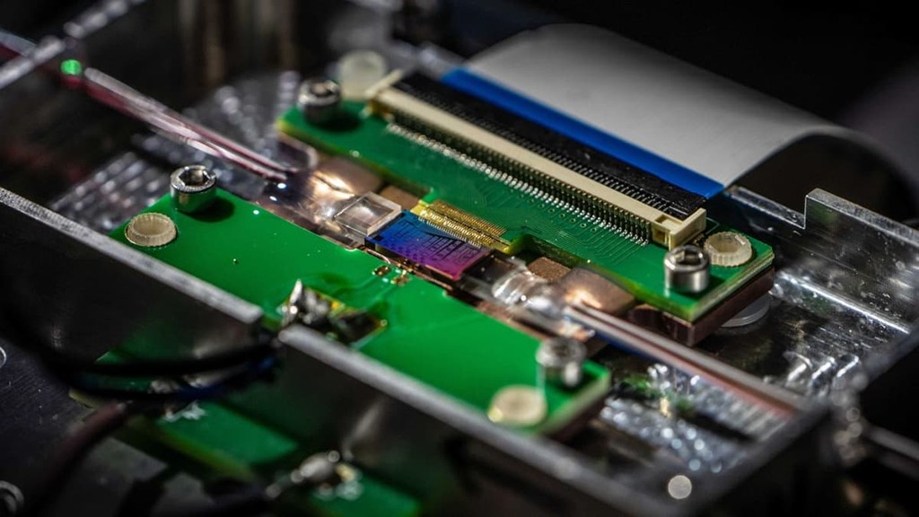 Canada tạo ra chip qubit quang học đầu tiên trên thế giới