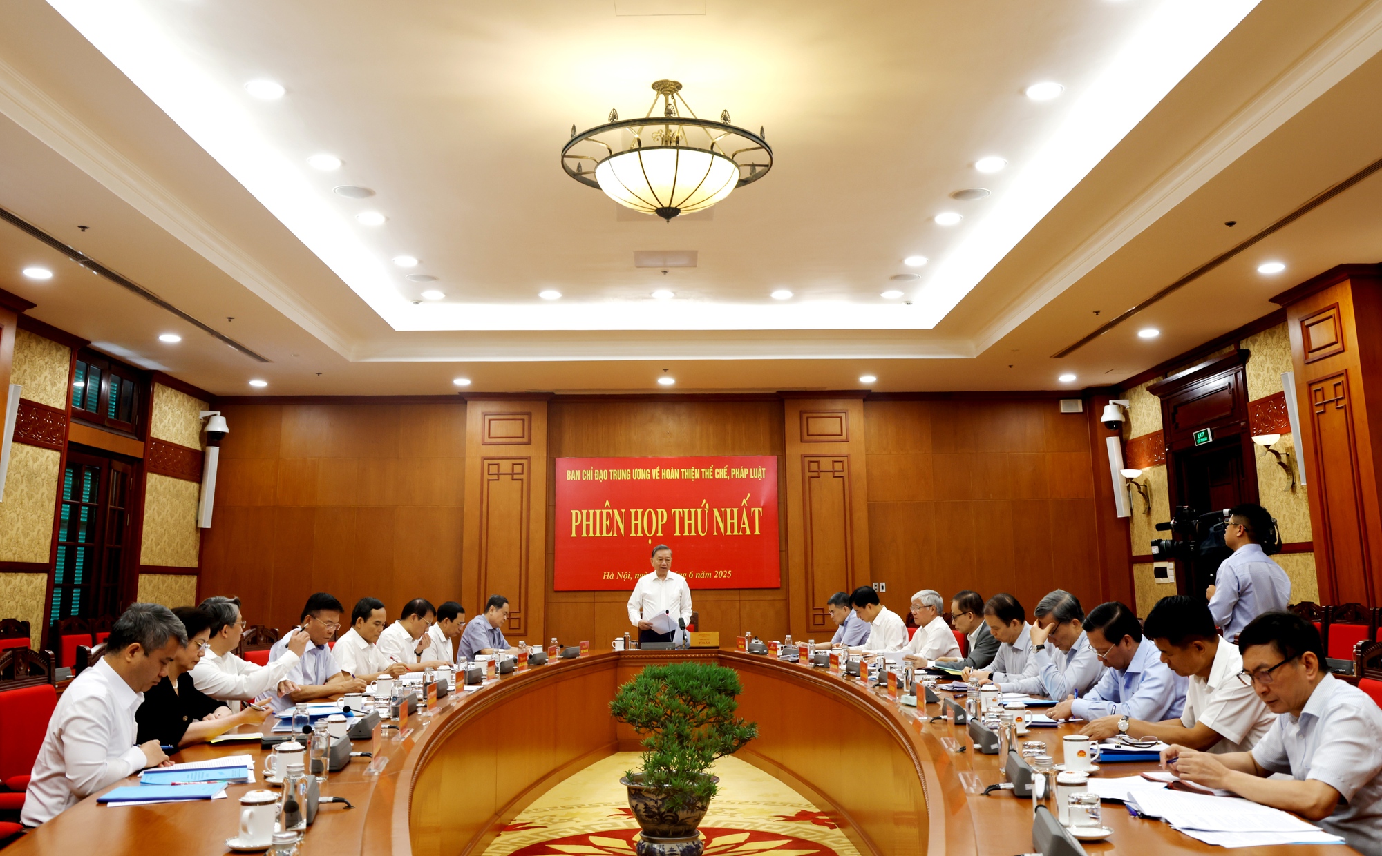 Tập trung rà soát, tháo gỡ các ‘điểm nghẽn’ đang cản trở tiến trình phát triển- Ảnh 2.