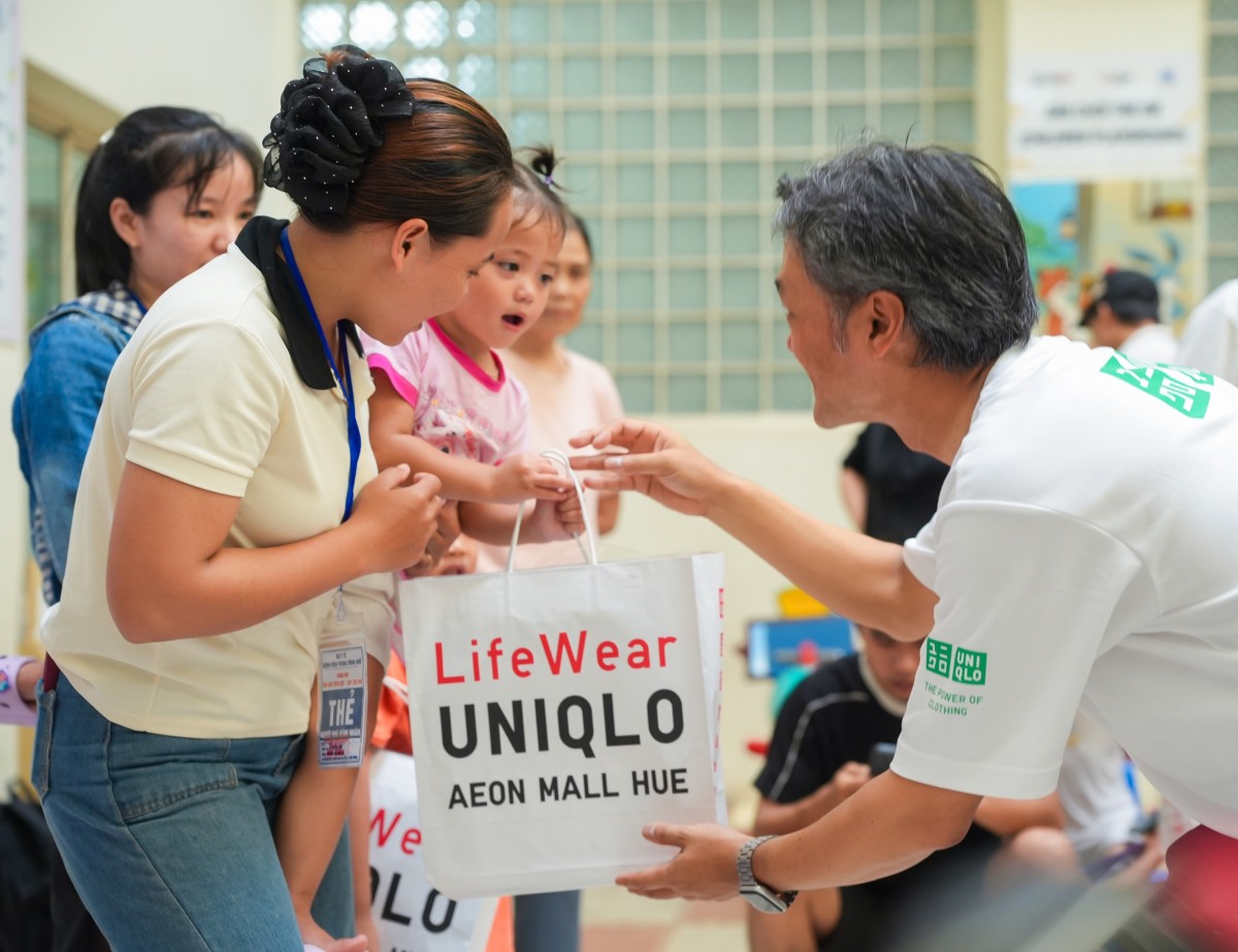 UNIQLO Cùng Quỹ Hy Vọng trao tặng thiết bị Y Tế cho Bệnh viện Trung Ương Huế