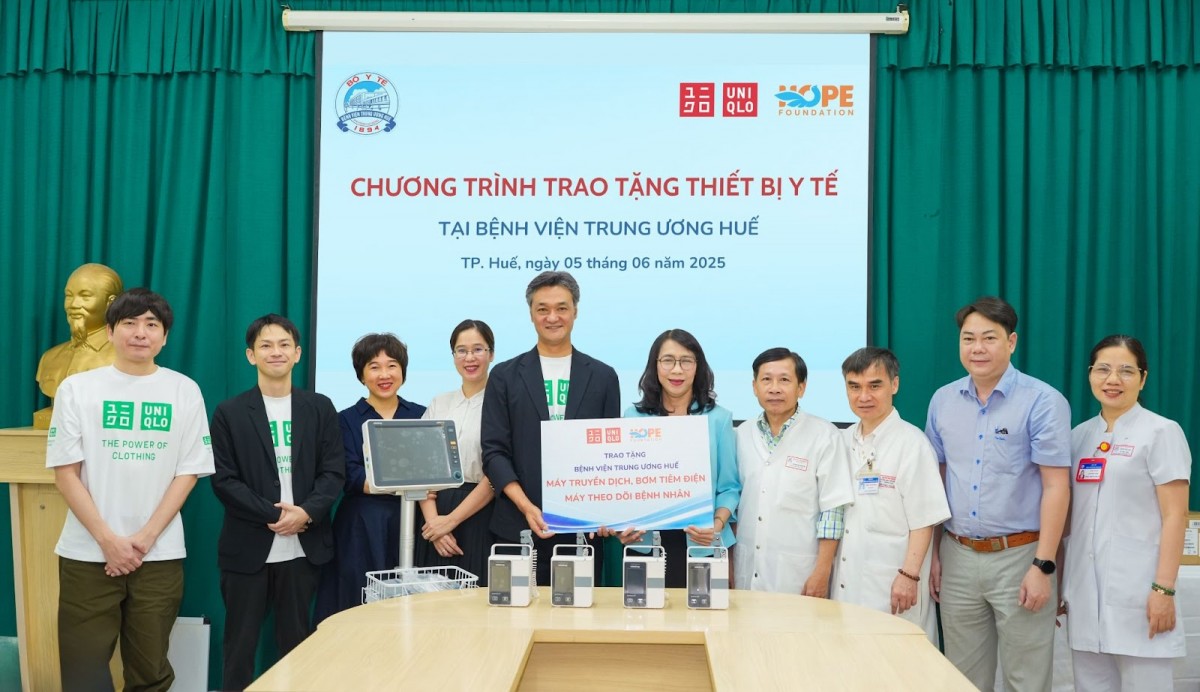 UNIQLO Cùng Quỹ Hy Vọng trao tặng thiết bị Y Tế cho Bệnh viện Trung Ương Huế