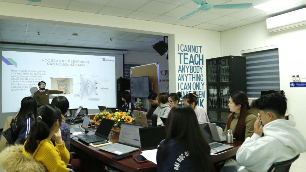ĐHQGHN 2025: Đưa trí tuệ nhân tạo (AI) vào mọi ngành học